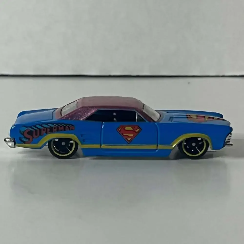 Hot Wheels 2001 DC Superman '64 Buick Riviera Die-Cast Car